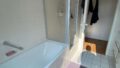 Badewanne und Dusche