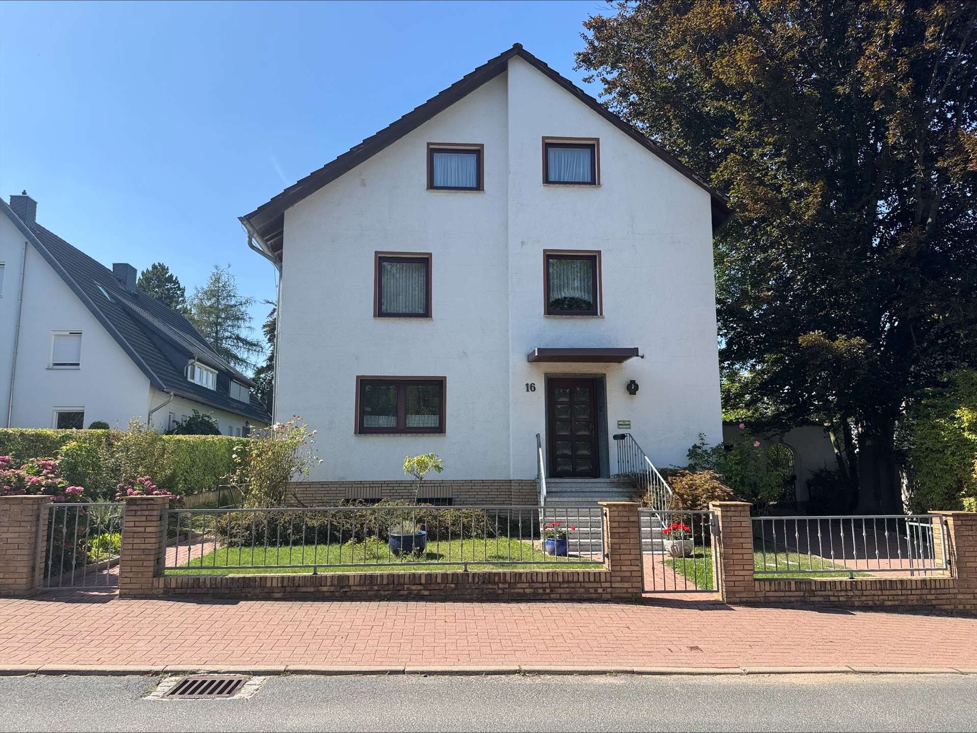 Hauseingangsansicht (2)