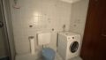 Badezimmer mit Waschmaschinenstellplatz