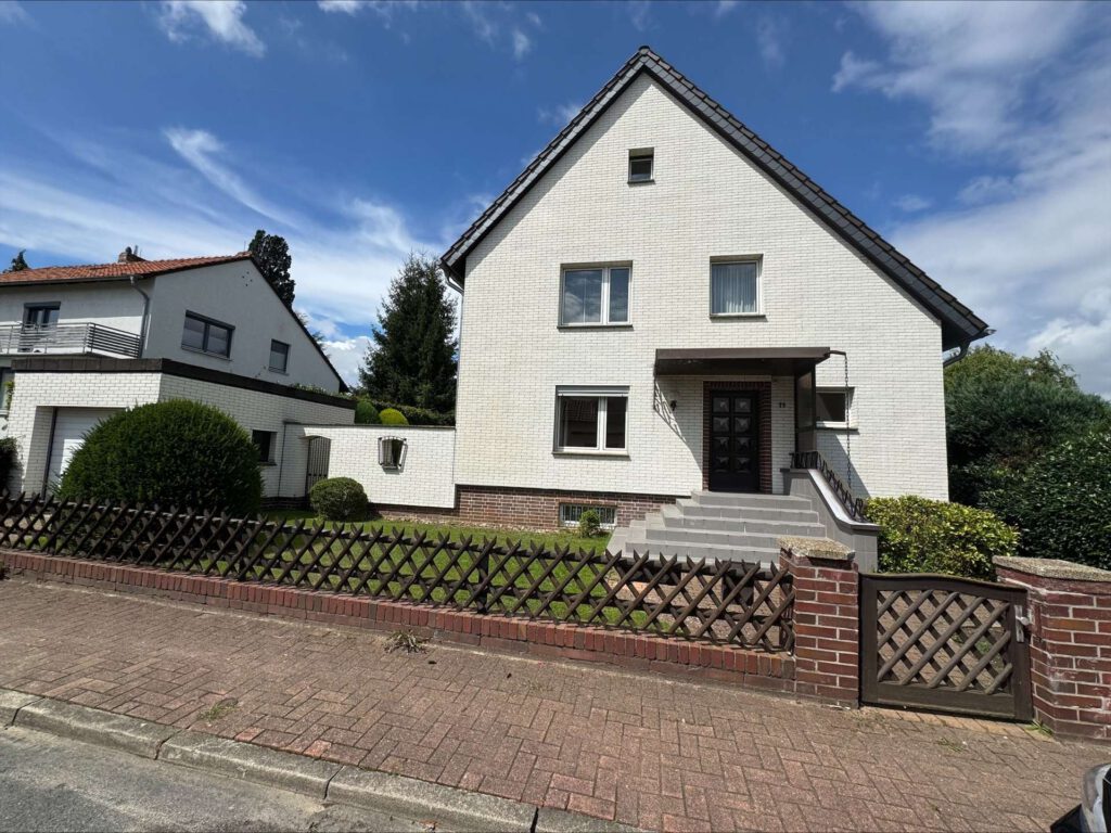 Südansicht und Hauseingang