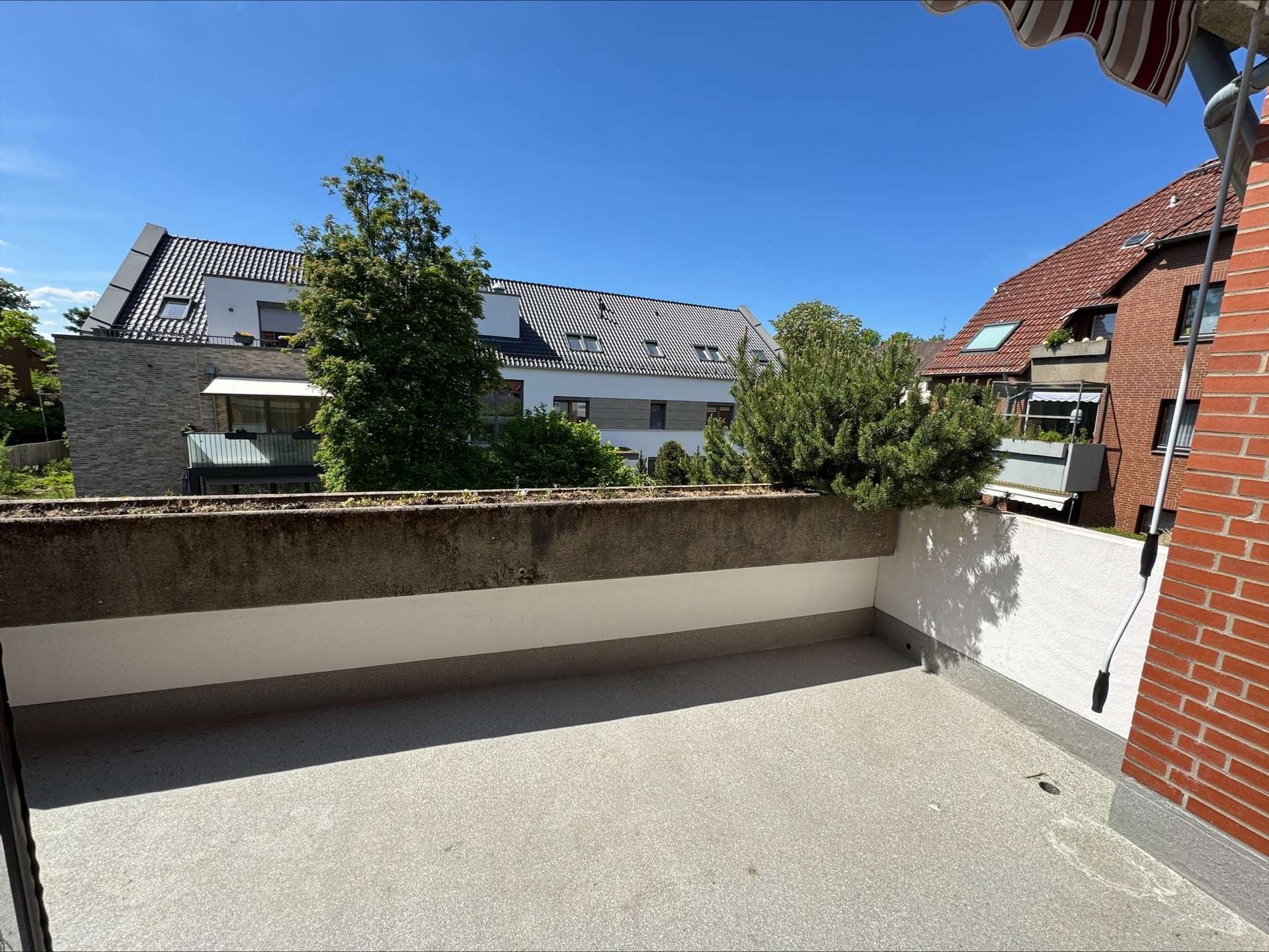 10 m_ sonniger Balkon