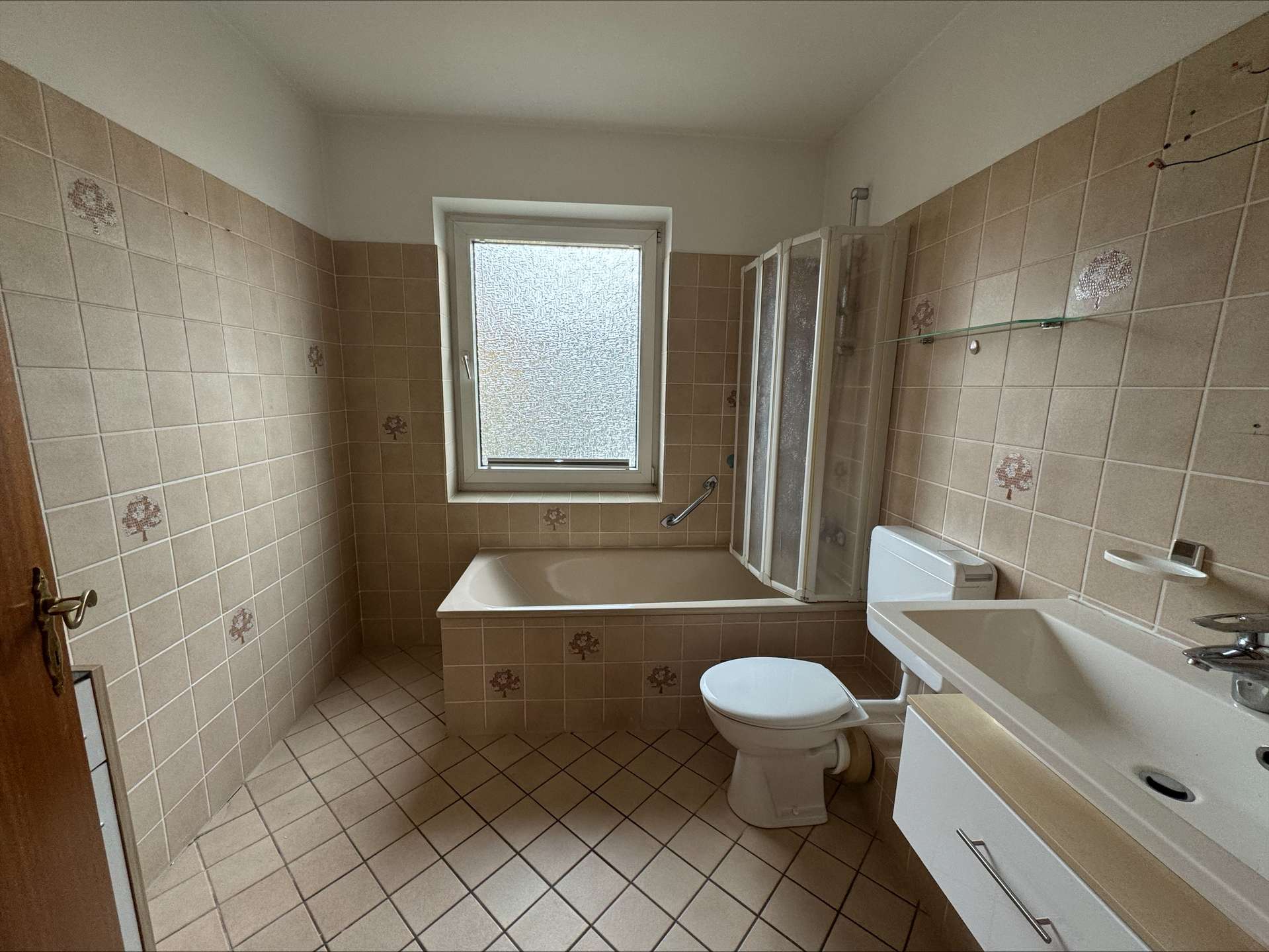 Badezimmer mit Wanne