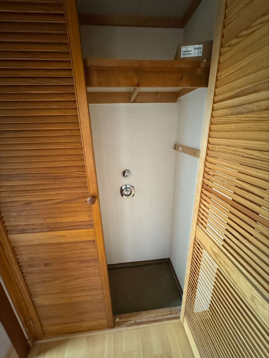 Garderobenschrank
