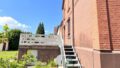 Treppe von der Terrasse in Garten