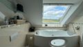 Badezimmer wir Wirlpoolbadewanne